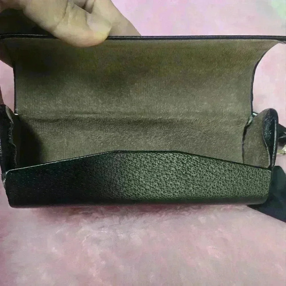 Women Burberry sunglasses no defects main image 9